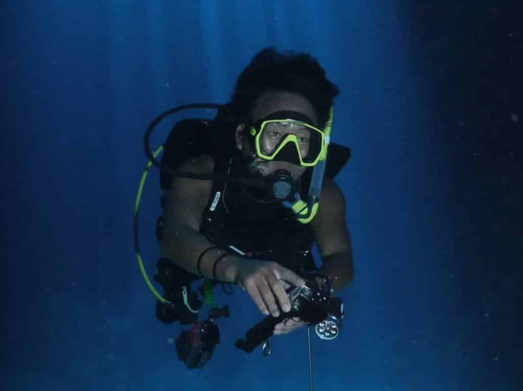 Manabu Ueda diving on the Great Barrier Reef